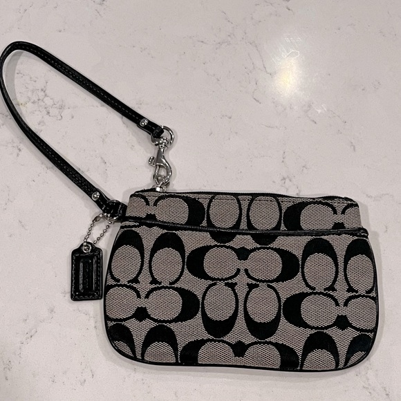 Coach wristlet - Picture 1 of 5